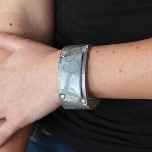 Paparazzi Jewelry Accessories - Geo Glamper - Silver Urban Bracelet - Vintage